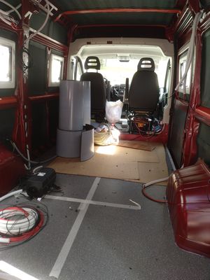 Bild 029: Blick vom Heck her auf die verlegten Armaflexplatten