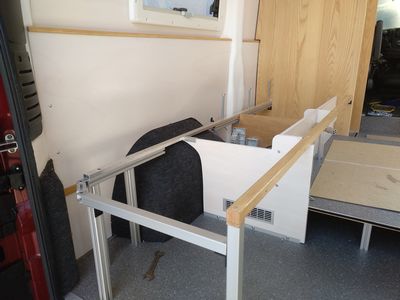 Bild 074: Das Untergestell für das Fahrerbett